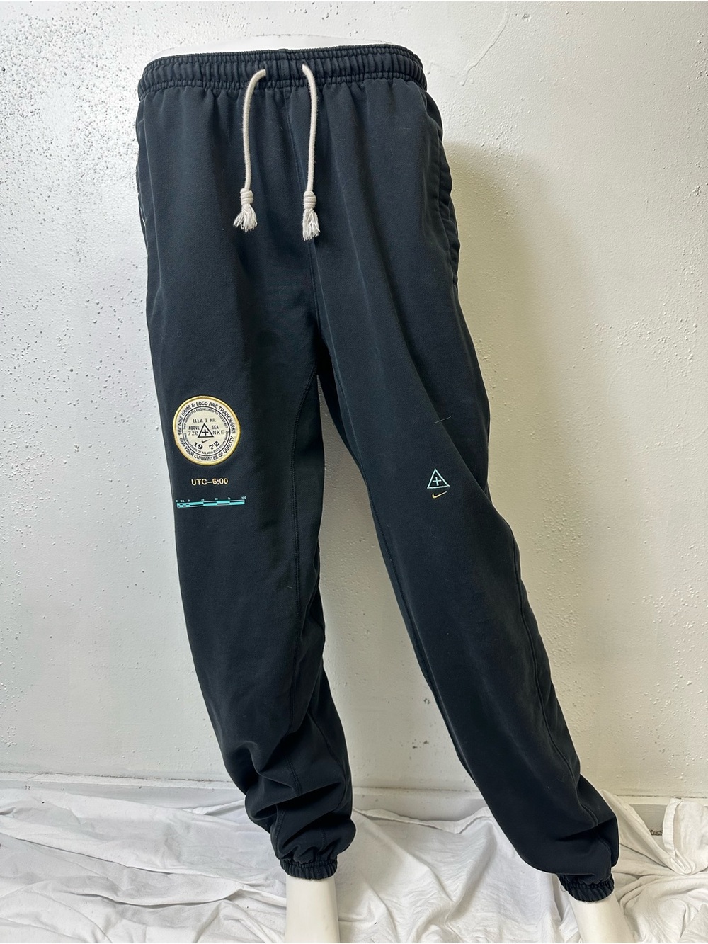 NIKE BRAND MENS SWEATPANTS “ THE ORGANIC HIGH” Size Large Black